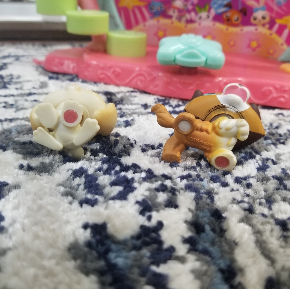 Littlest Pet Shop Talent Show 2 Pet Set - Picture 2 of 2